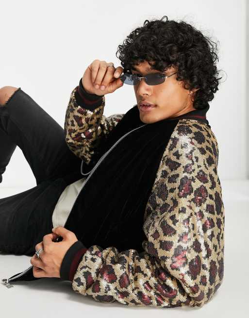 ASOS DESIGN – Schwere Bomberjacke in Schwarz mit Tierfellmuster