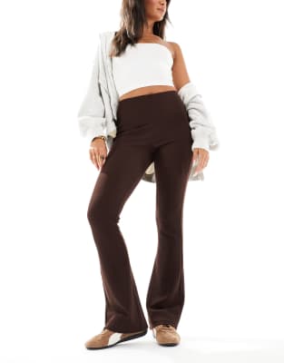 ASOS DESIGN - Schwere, gerippte Schlaghose in Schokobraun-Brown