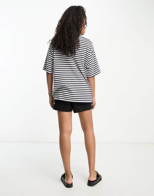 ASOS DESIGN – Schweres, gestreiftes Oversize-T-Shirt in Marineblau und Weiß mit Seitenschlitz, 2 von 4