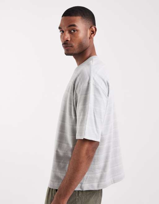 ASOS DESIGN – Schweres, kastiges Oversize-T-Shirt in Grün gestreift mit Stickerei, 4 von 5