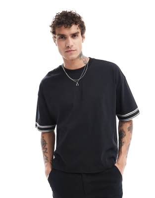 ASOS DESIGN – Schweres kastiges Oversize-T-Shirt in Schwarz mit Zierstreifen