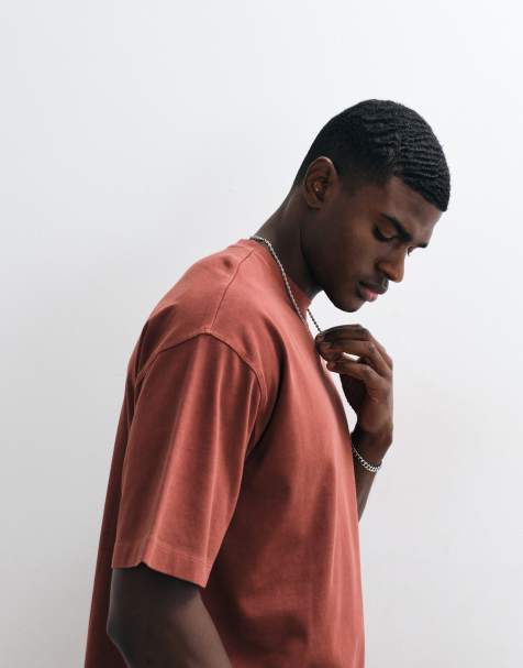 ASOS DESIGN – Schweres, kastiges Oversize-T-Shirt in verwaschenem Rot mit Stickerei auf der Brust - view 1