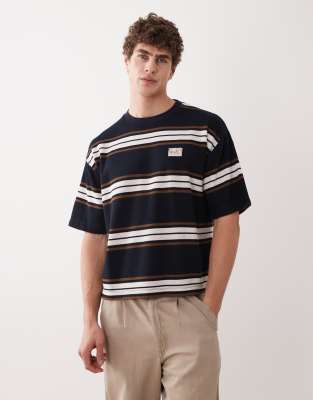 Schweres, kastiges Oversize-T-Shirt mit dunklem Streifenmuster und Stickerei auf der Brust-Bunt Bunt M