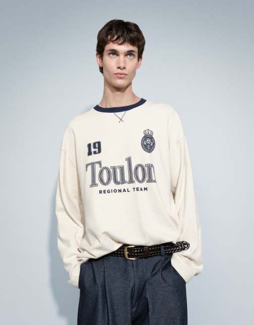 ASOS DESIGN schweres Oversize-Langarm-T-Shirt mit Fußballgrafik in cremefarbenem Crêpe-Gewebe, 2 von 9