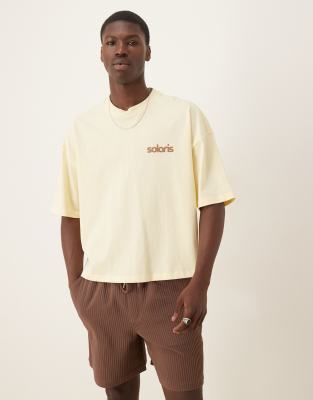 ASOS DESIGN – Schweres Oversize-T-Shirt in Gelb mit überschnittenen Schultern und Print-Detail - view 1