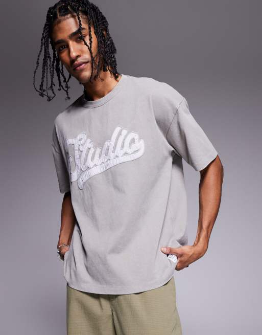 ASOS DESIGN – Schweres Oversize-T-Shirt in verwaschenem Grau mit Applikation auf der Brust, 220 g/m²
