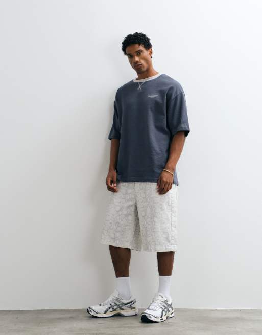 ASOS DESIGN schweres Oversize-T-Shirt mit erhabener Schrift in Anthrazit-Crêpe, 2 von 5