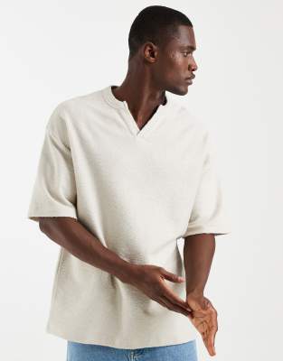 Schweres, strukturiertes Oversize-T-Shirt in Beige mit eingekerbtem Ausschnitt-Neutral Neutral S
