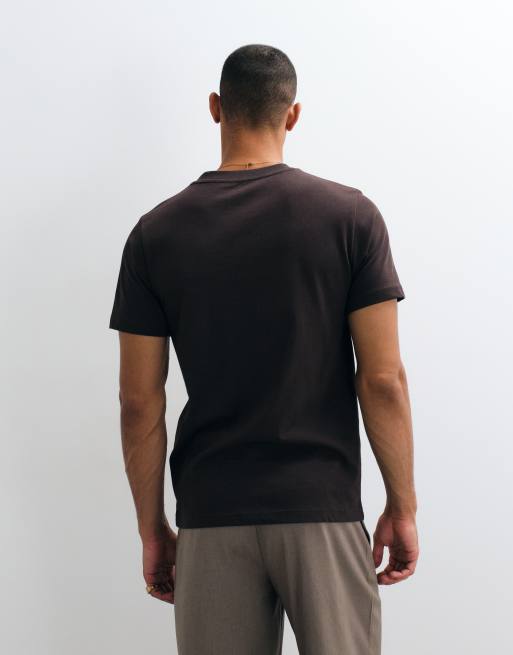 ASOS DESIGN schweres T-Shirt in normaler Passform mit kontrastierenden Abschlüssen in Braun, 2 von 5