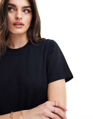 ASOS DESIGN - Schweres T-Shirt in Schwarz mit normalem Schnitt