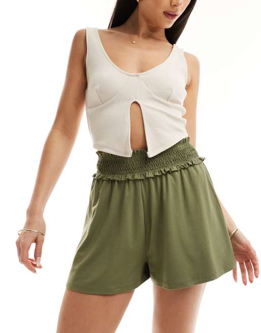 ASOS DESIGN – Schwingende Shorts in Khaki mit gesmoktem Bund