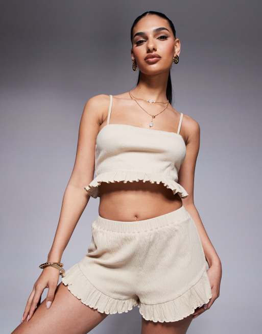 ASOS DESIGN – Schwingende Shorts in Steinbeige mit Knitterstruktur und Rüschensaum, Kombiteil, 4 von 5