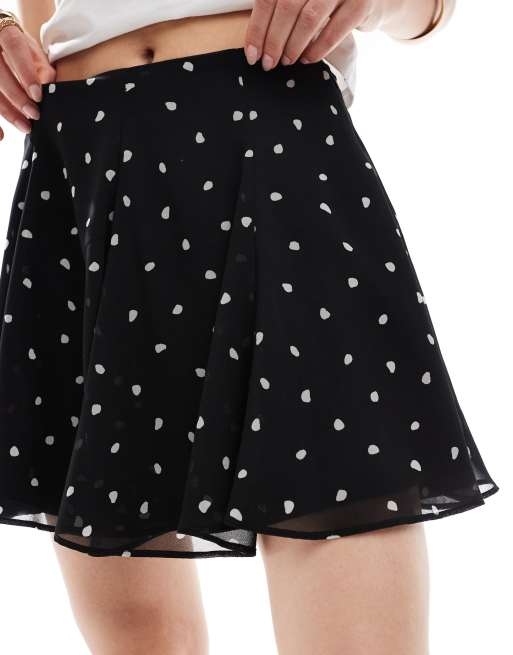 ASOS DESIGN – Schwingender Minirock aus Chiffon mit Tupfen, 2 von 5