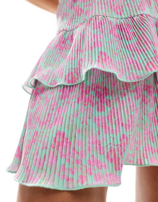 ASOS DESIGN – Schwingender Plissee-Minirock mit Blumenmuster