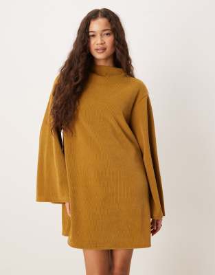 ASOS DESIGN - Schwingendes Minikleid aus Cord in Senfgelb mit weiten Ärmeln