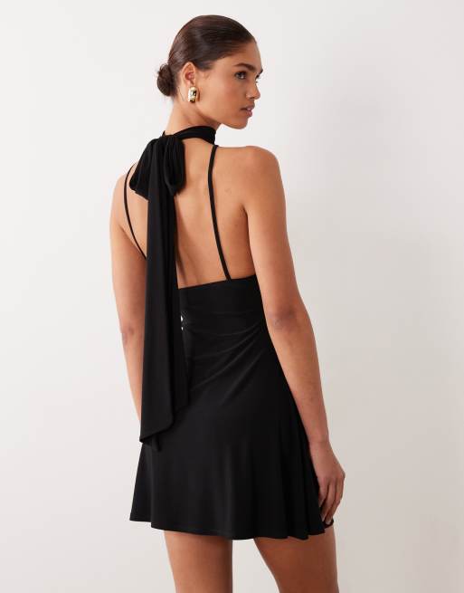 ASOS DESIGN – Schwingendes Minikleid in Schwarz mit Rückenausschnitt und Schaldetail, 4 von 4