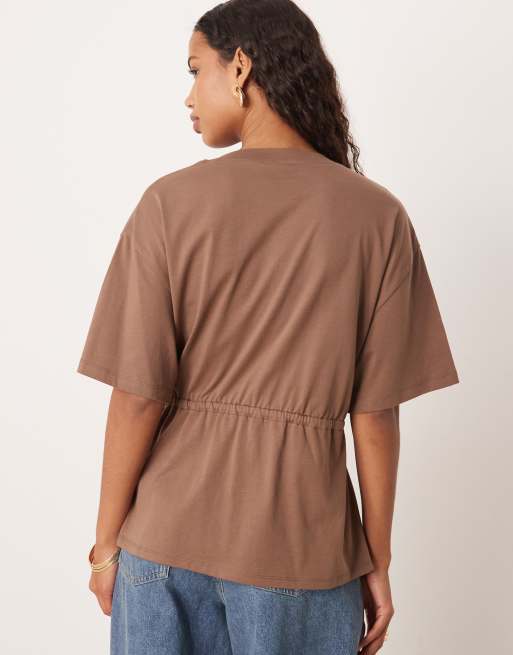 ASOS DESIGN – Ściągany na sznurek w talii czekoladowy top z asymetrycznym dołem, 4 z 4