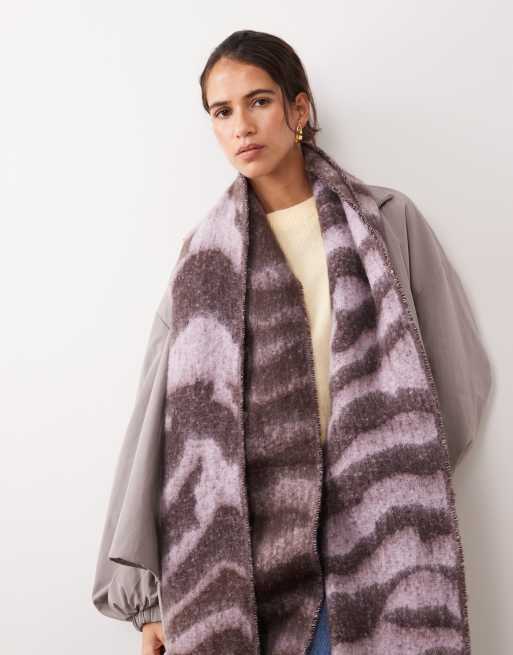 ASOS DESIGN sciarpa intrecciata con motivo zebra soffice lilla e cioccolato, 3 di 3