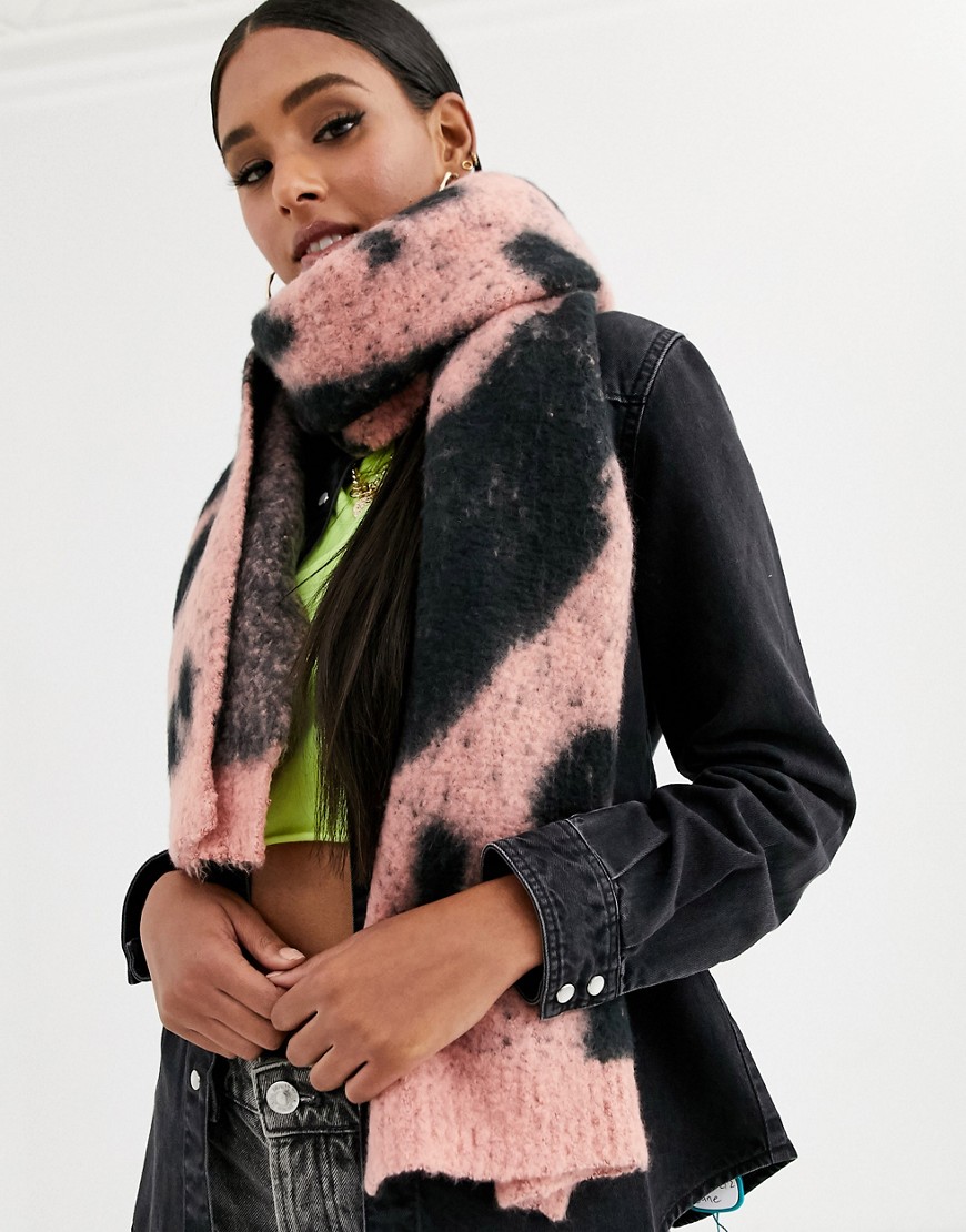 ASOS DESIGN - Sciarpa oversize lunga in maglia pezzata nero e rosa