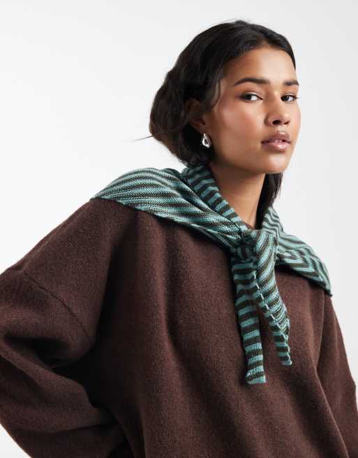 ASOS DESIGN - Sciarpa triangolare in maglia a righe blu e verdi, 3 di 3