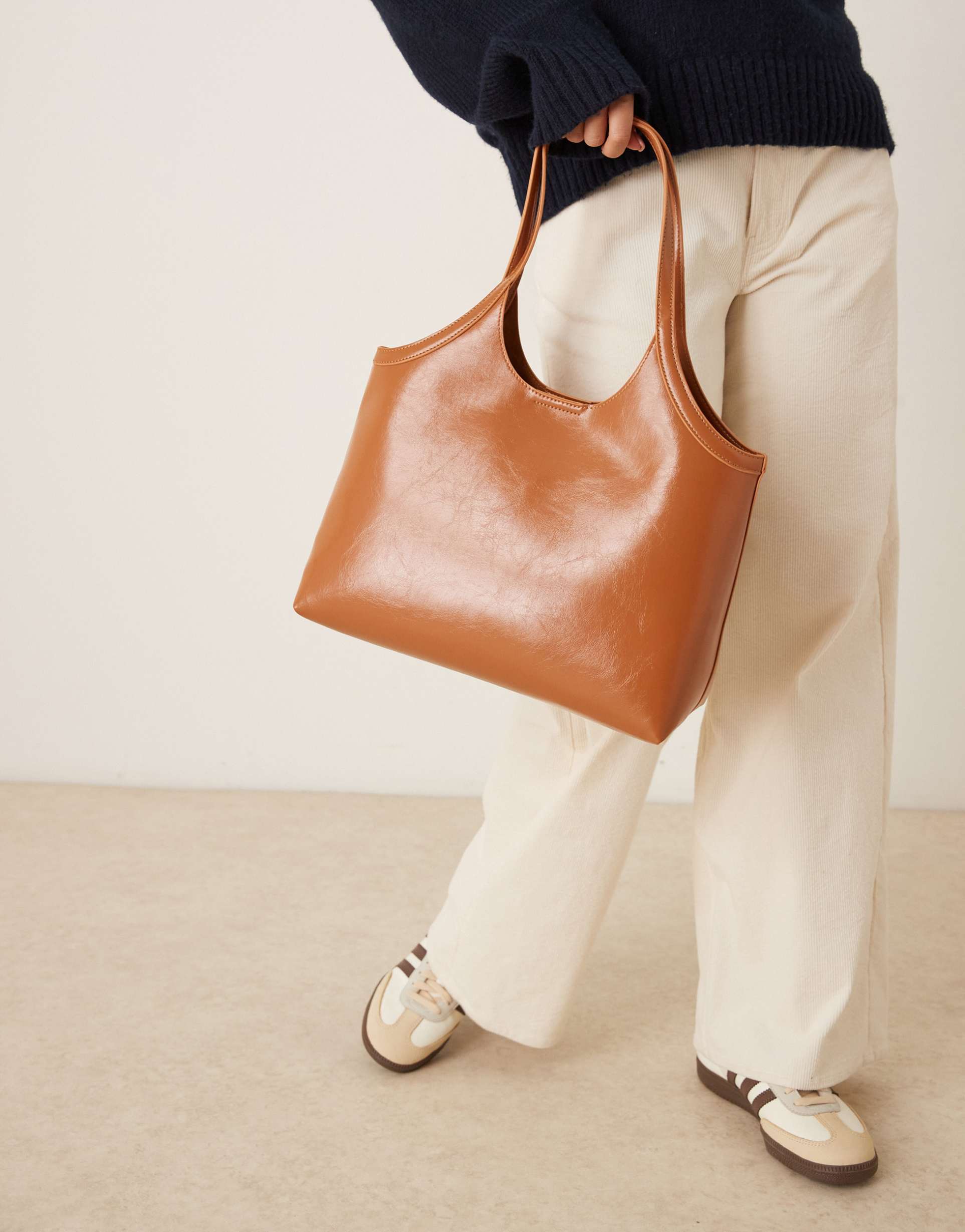 asos design scoop arm tote bag in tan