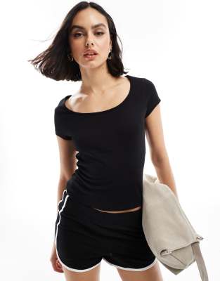 Scoop Neck Long Sleeve T-Shirt