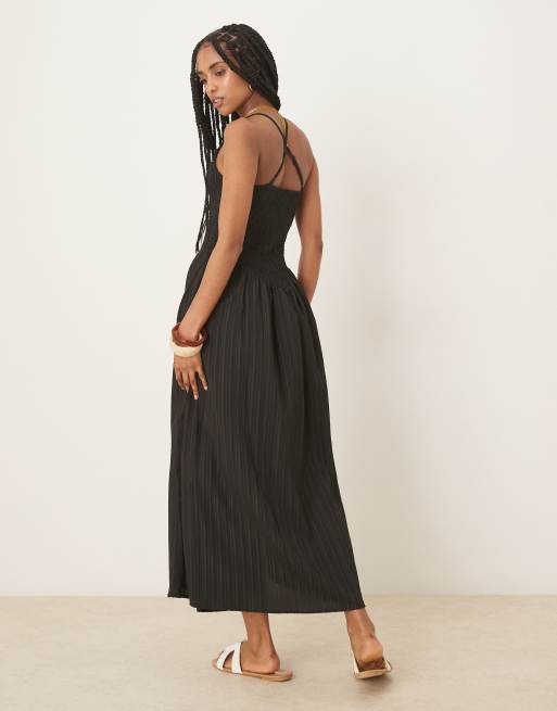 ASOS DESIGN scoop neck crinkle maxi sundress with cross back in black, 2 of 4