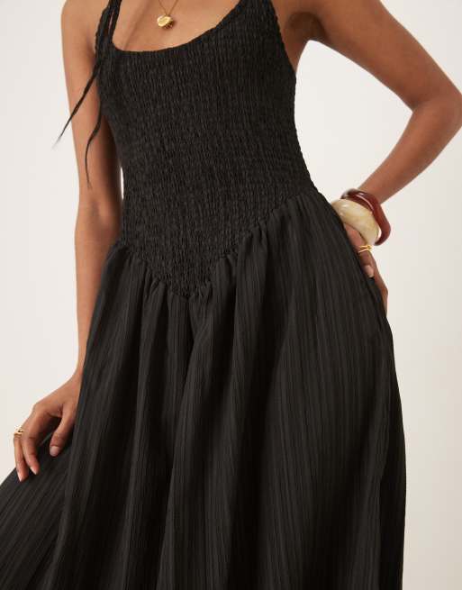 ASOS DESIGN scoop neck crinkle maxi sundress with cross back in black, 4 of 4