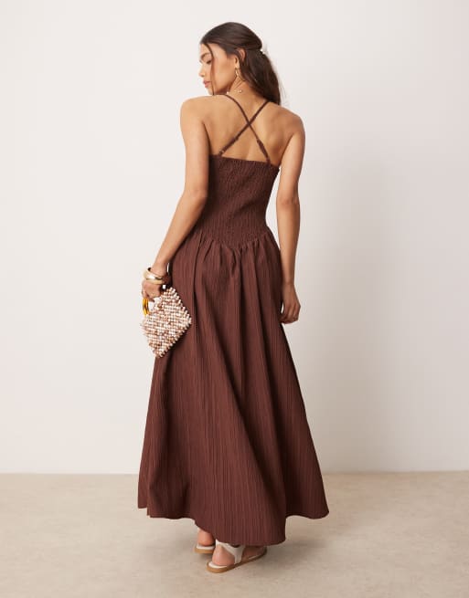 ASOS DESIGN scoop neck crinkle maxi sundress with cross back in chocolate, 4 of 4