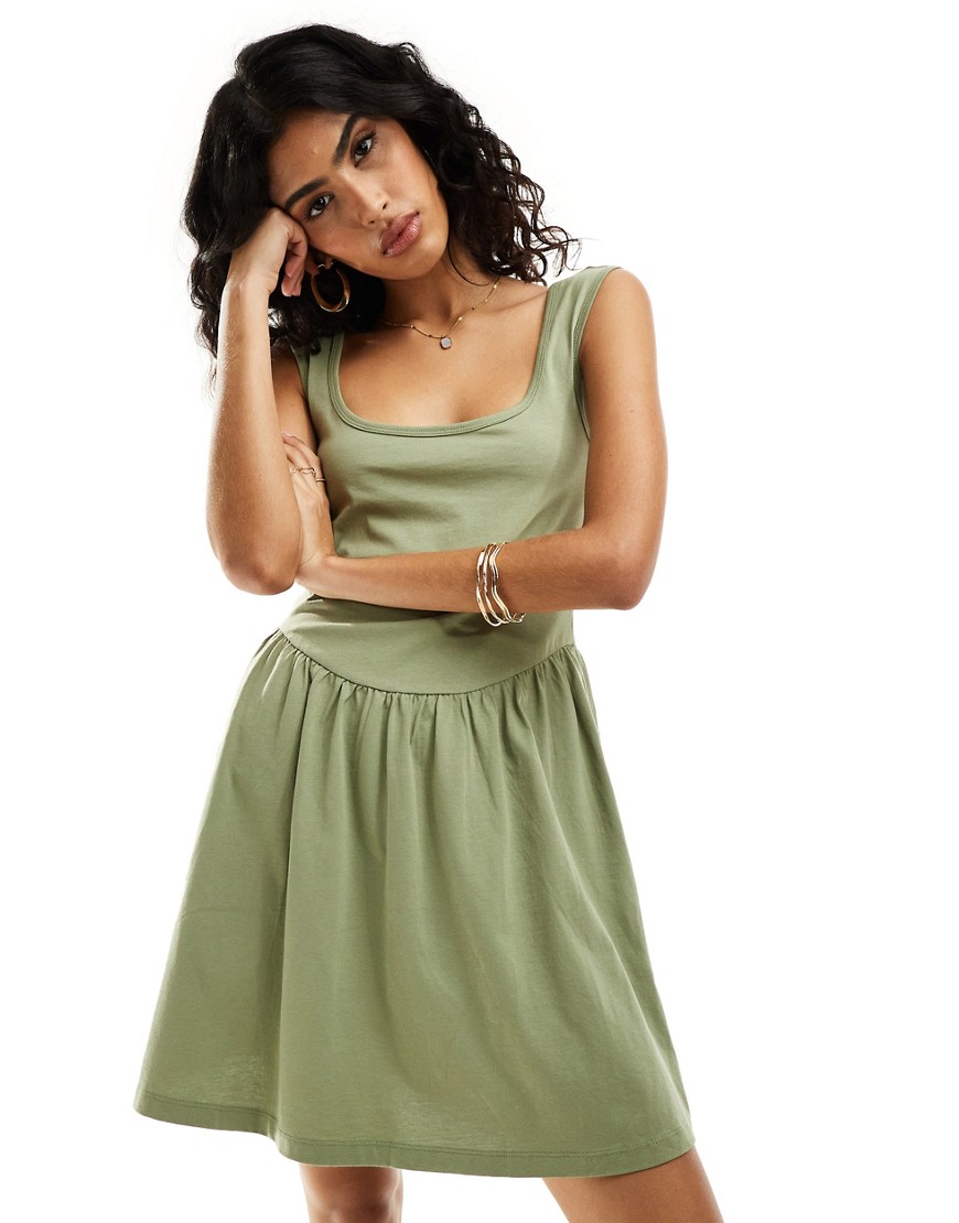 scoop neck mini dress in khaki-Green
