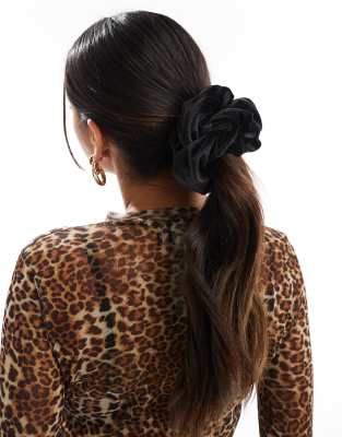 ASOS DESIGN - Scrunchie aus Samt in Schwarz