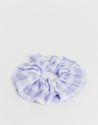 ASOS DESIGN – Scrunchie med pastellfärgat ginghammönster-Blå