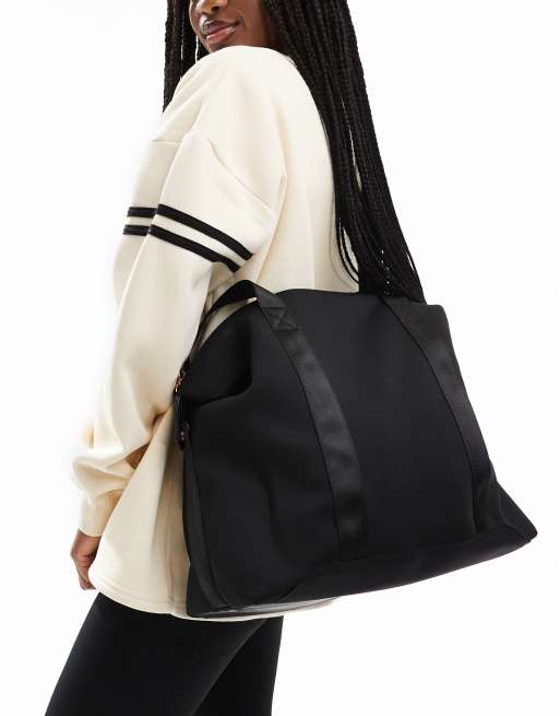 ASOS DESIGN scuba-style fabric holdall weekend bag in black, 3 of 4