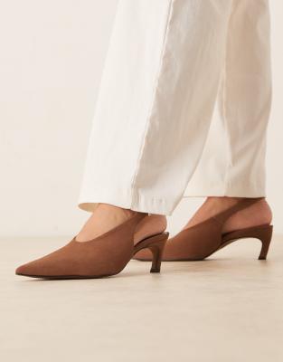 ASOS DESIGN - Sculpt - Pumps aus Wildleder in Kamelbraun mit Fersenriemen und mittelhohem Absatz