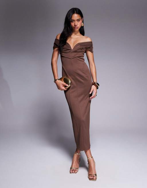 ASOS DESIGN - Robe fourreau mi-longue avec encolure bardot structurée et surpiqûres - Chocolat