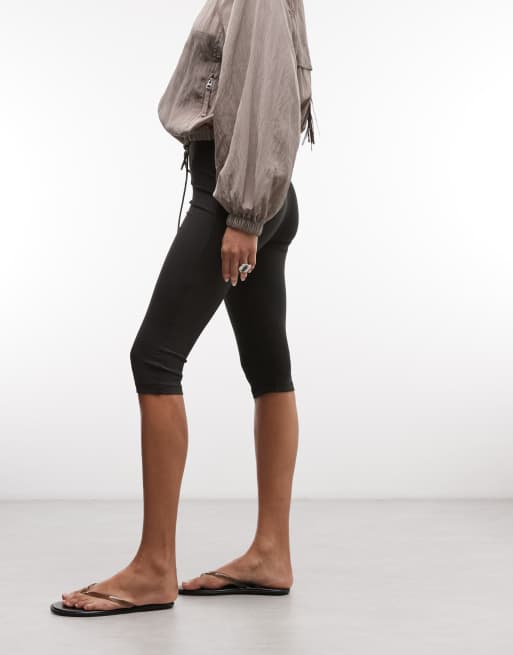 ASOS DESIGN sculpting capri leggings in black, 3 of 5