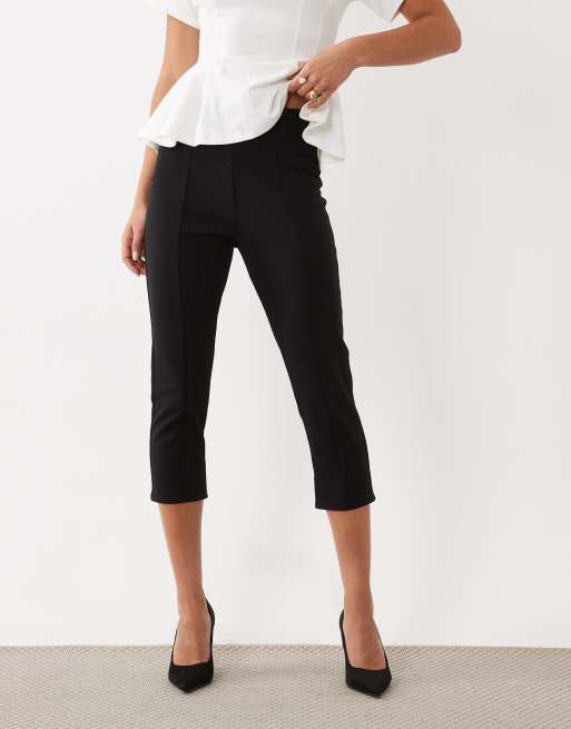 ASOS DESIGN sculpting lång capribyxor i svart, 3 av 4