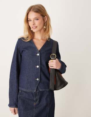 seamed denim jacket with shaped sleeve in indigo-Blue