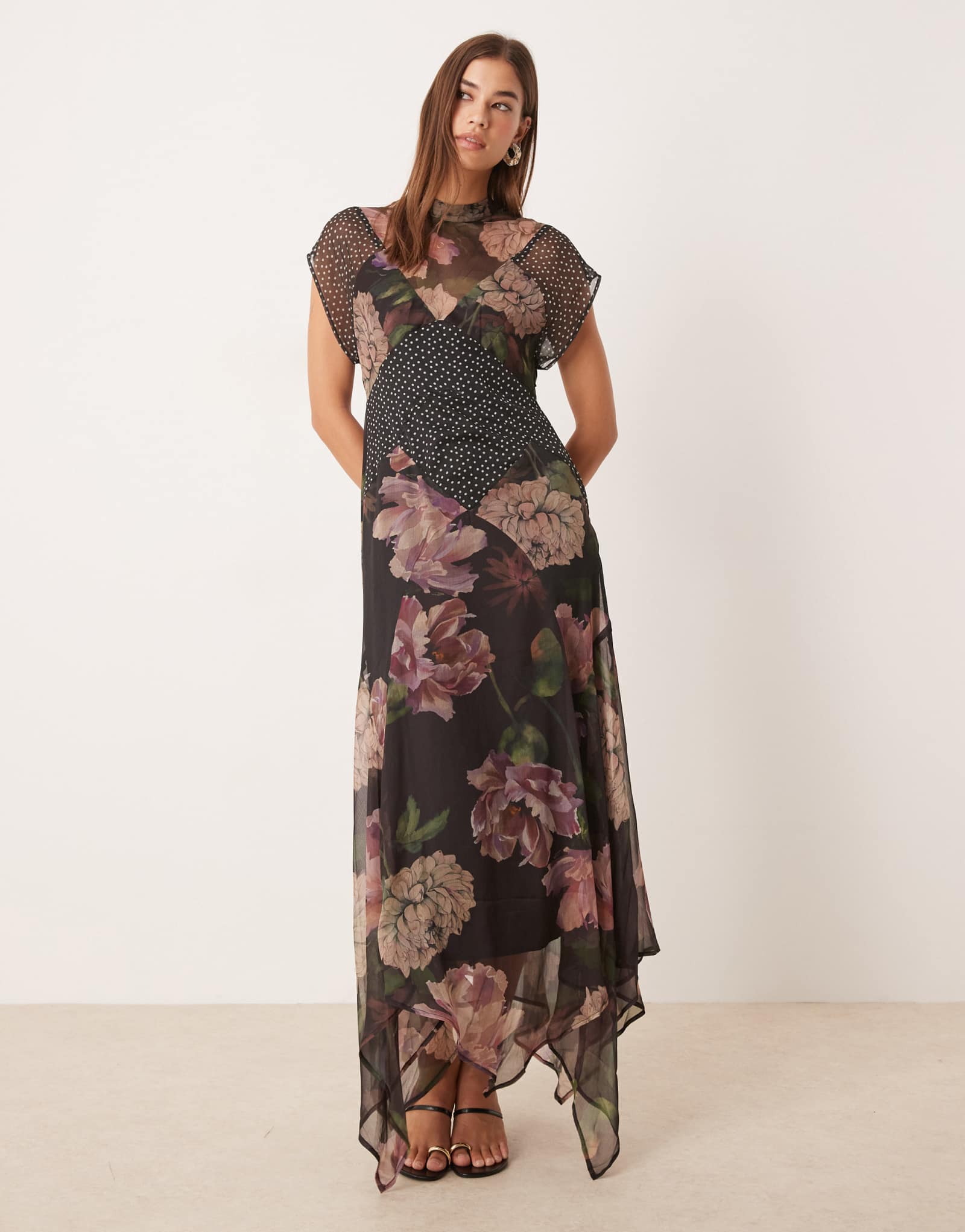 ДИЗАЙНЕРСКОЕ миди-платье ASOS с высоким воротом и развевающимися рукавами со швами и смешанным принтом