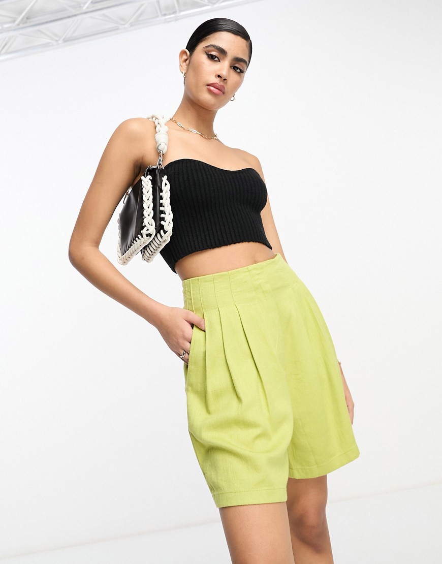 seamed waist short with linen in palm green