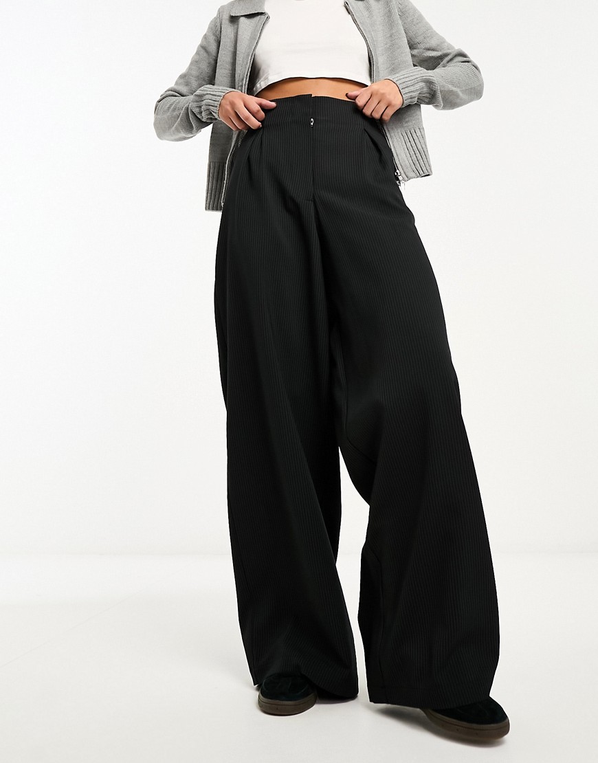 ASOS DESIGN seamed waist wide leg trouser in black stripe-Navy