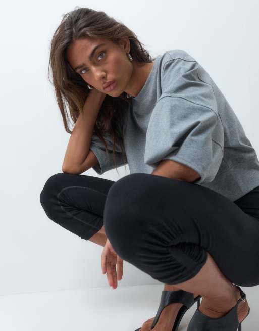 ASOS DESIGN seamless capribyxor med rynkad fåll i svart, 4 av 5