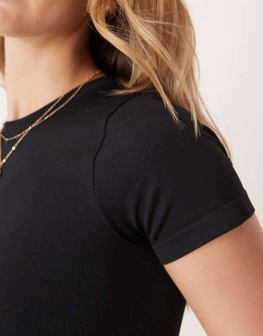 ASOS DESIGN seamless sculpting crew neck seamless t-shirt in black