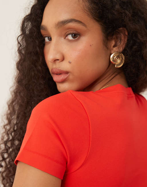 ASOS DESIGN seamless sculpting crew neck seamless T-shirt in bright red, 3 of 4