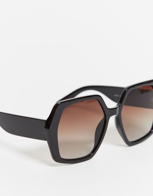 ASOS DESIGN – Sechseckige schwarze Oversize-Sonnenbrille im Stil der 70er Jahre, 3 von 4