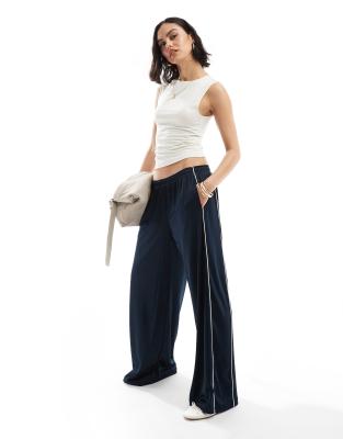 ASOS DESIGN - Débardeur seconde peau à encolure bateau - Crème