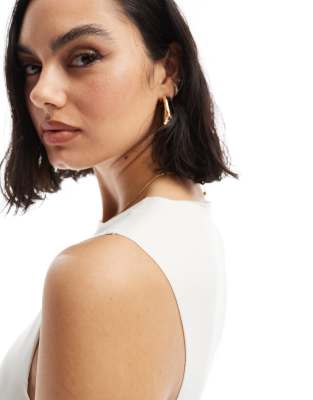 ASOS DESIGN - Débardeur seconde peau à encolure bateau - Crème