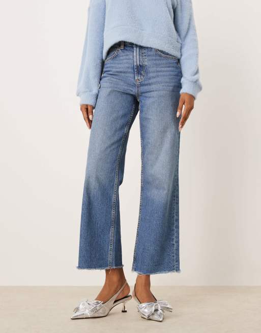 ASOS DESIGN – Secret – Schuhe in Silber mit Fersenriemen, Schleife und Kitten-Absatz, weite Passform, 2 von 4