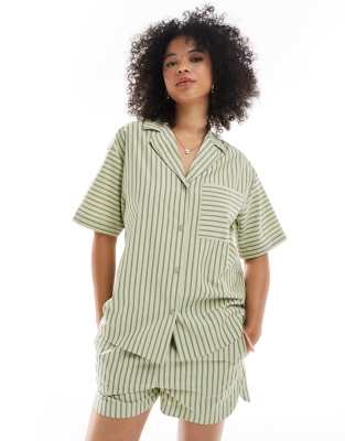ASOS DESIGN - Seersucker-Hemdbluse mit khaki Streifen, Kombiteil-Grün