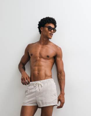 Sehr kurze Badeshorts aus Seersucker in gestreiftem Braun-Brown Brown XS